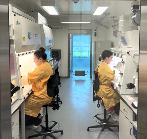 Loni Mayhew, left, and Sophie Wartnaby at work in Pirbright's CL3 laboratories